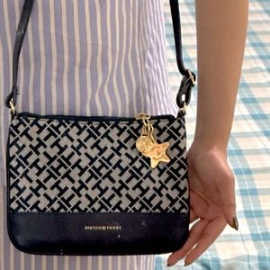Vintage Tommy Hilfiger cross body bag blue star